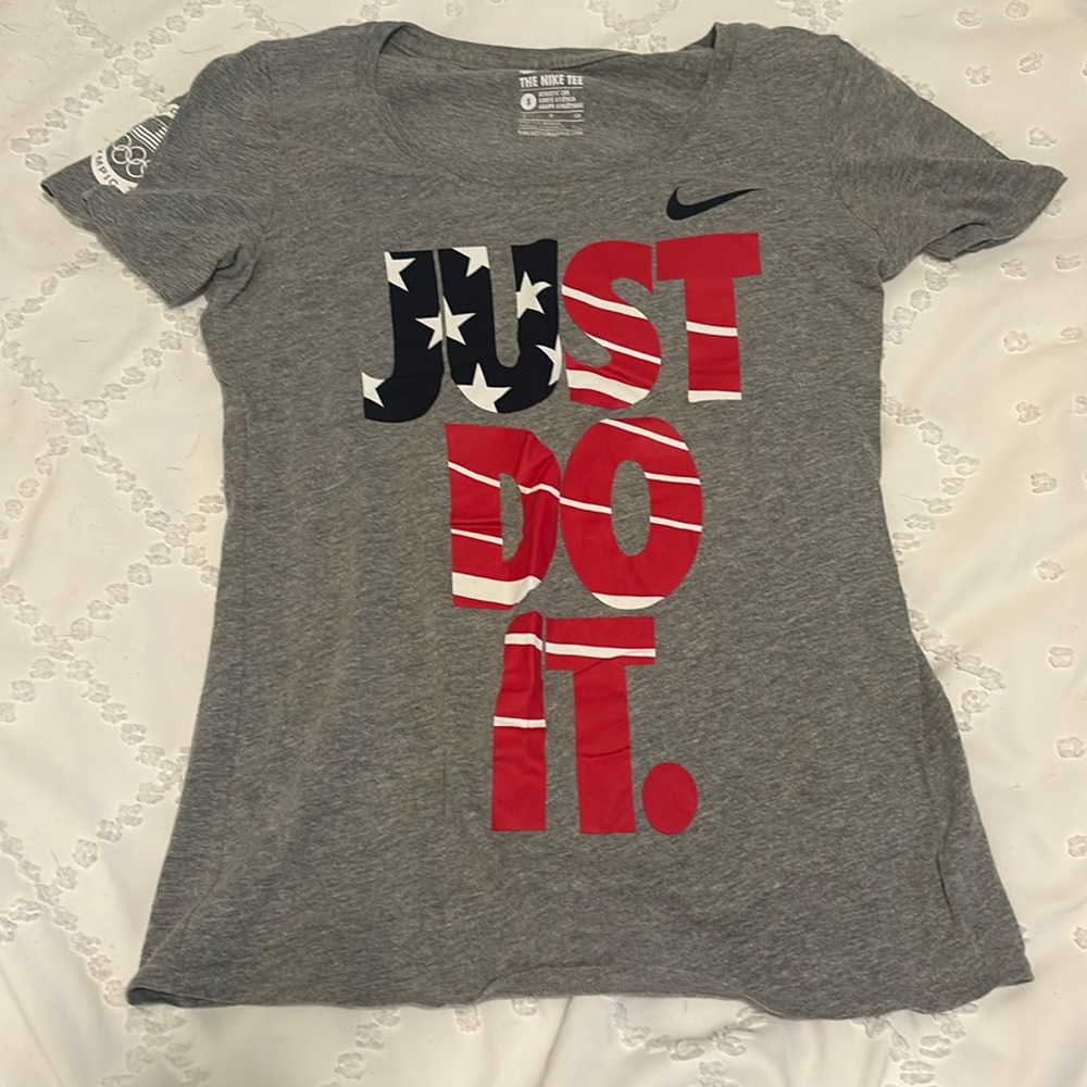 Nike small gray Olympics short sleeve shirt